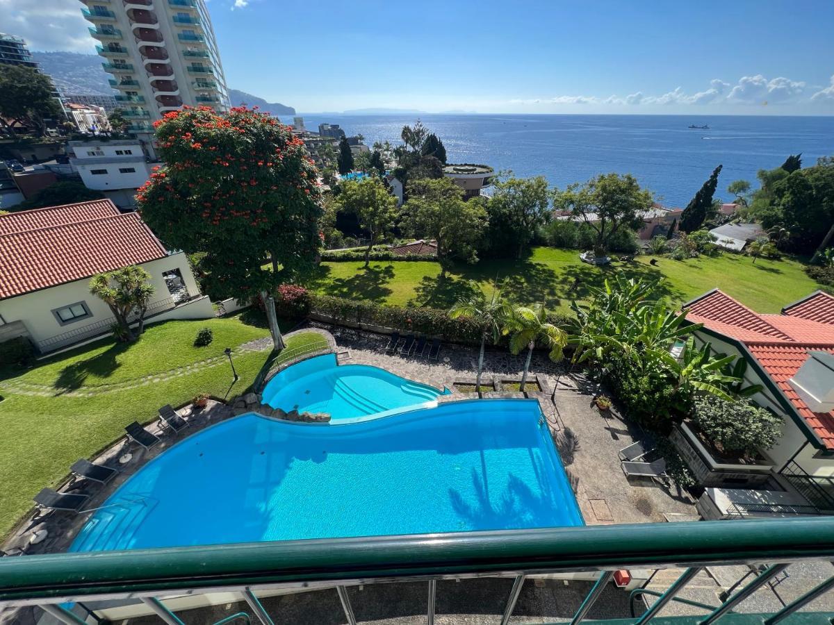 Luxury Oceanfront At Reid'S Gardens Apartment ฟุงชาล ภายนอก รูปภาพ