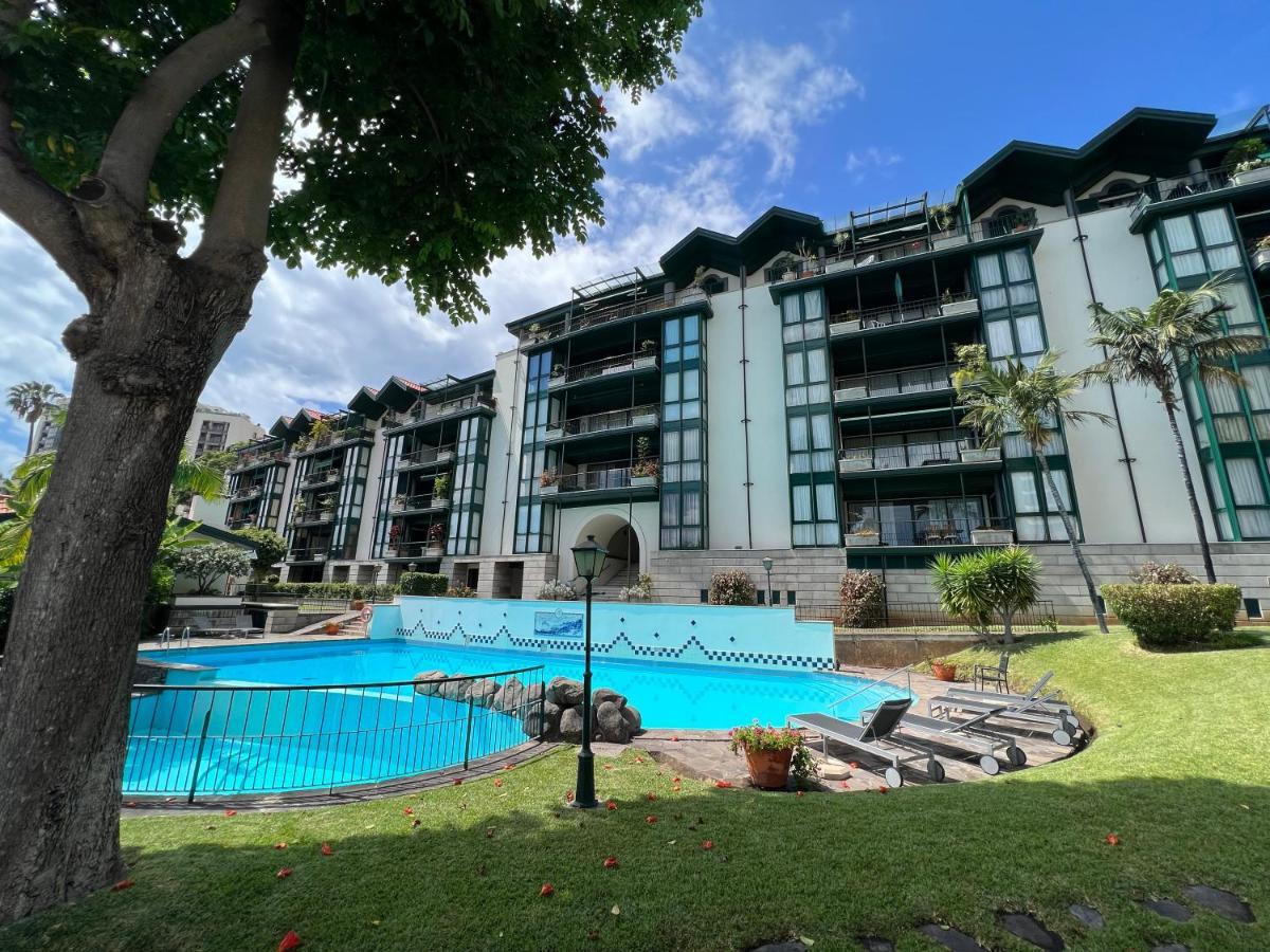 Luxury Oceanfront At Reid'S Gardens Apartment ฟุงชาล ภายนอก รูปภาพ
