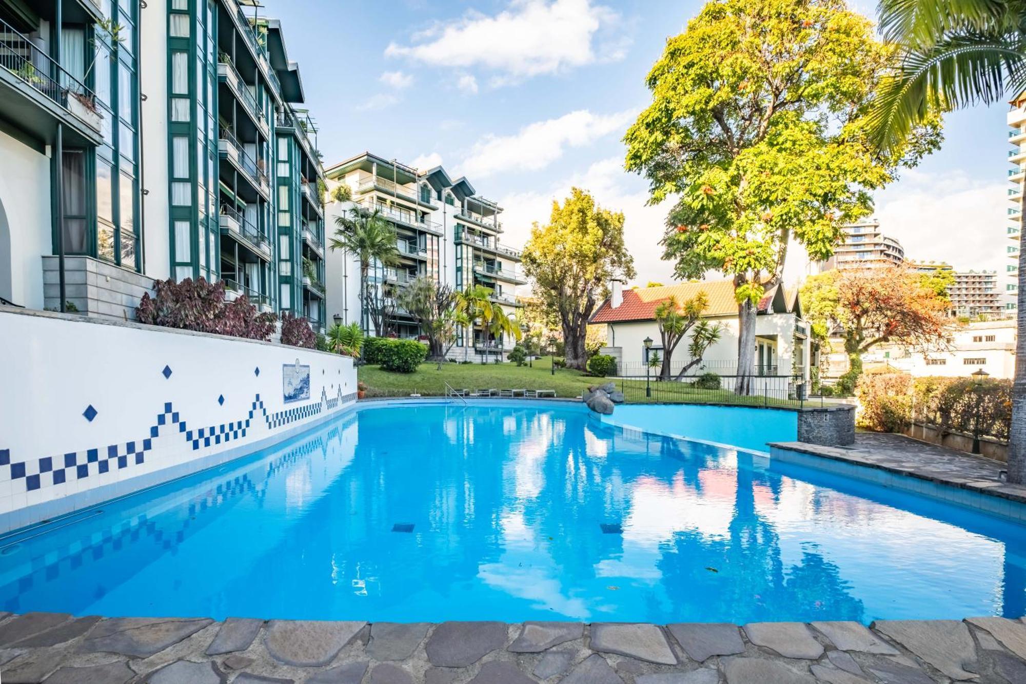 Luxury Oceanfront At Reid'S Gardens Apartment ฟุงชาล ภายนอก รูปภาพ