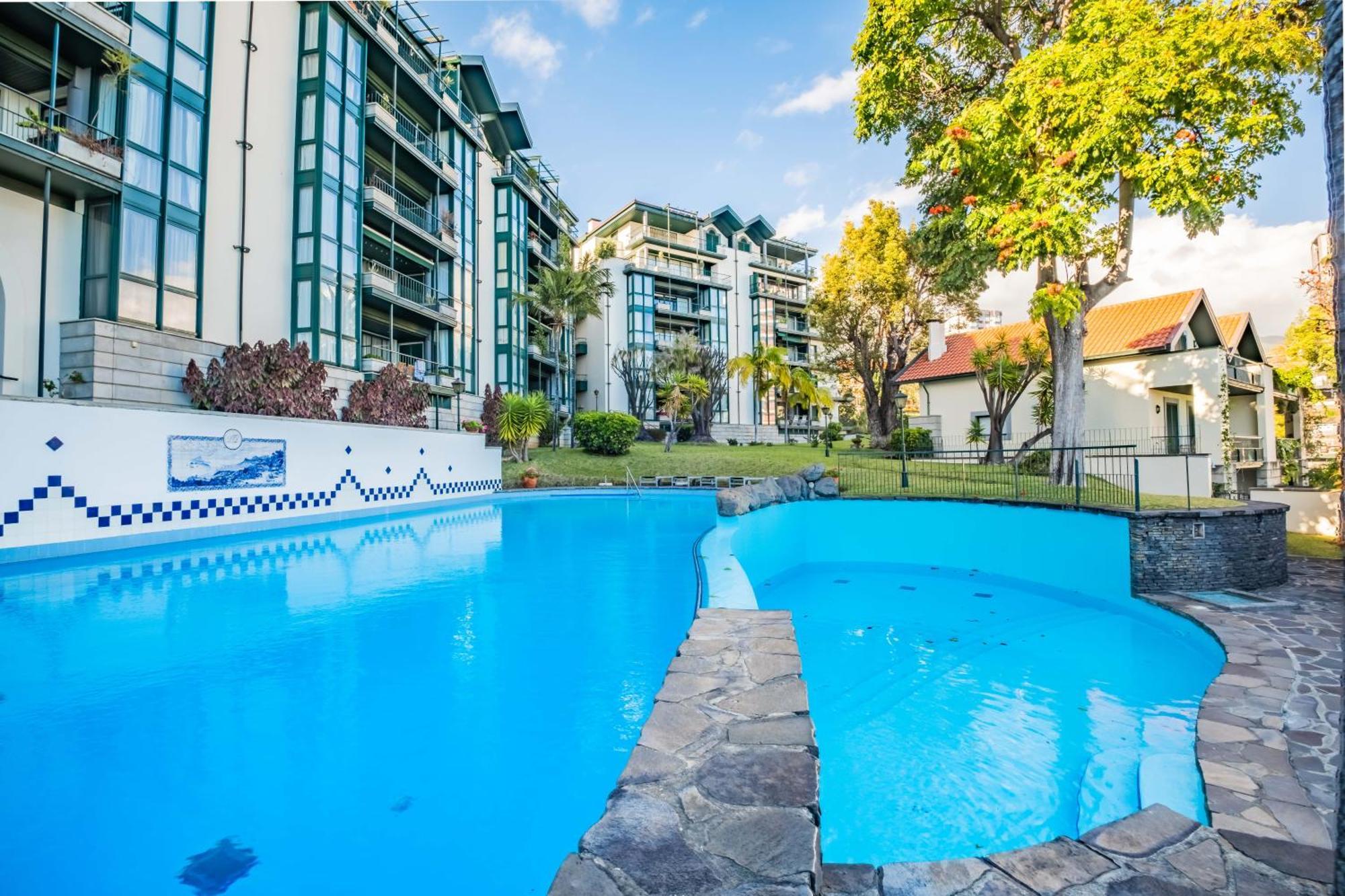 Luxury Oceanfront At Reid'S Gardens Apartment ฟุงชาล ภายนอก รูปภาพ