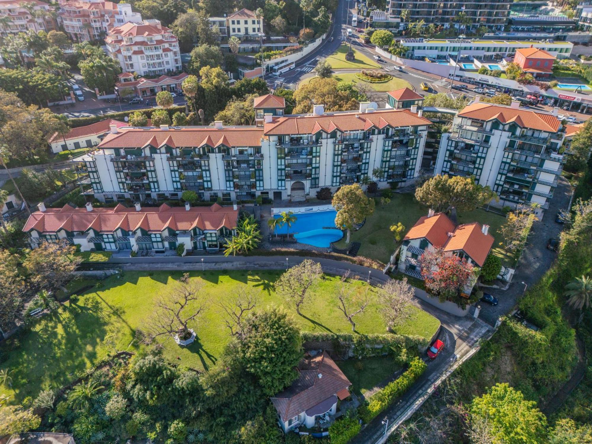 Luxury Oceanfront At Reid'S Gardens Apartment ฟุงชาล ภายนอก รูปภาพ